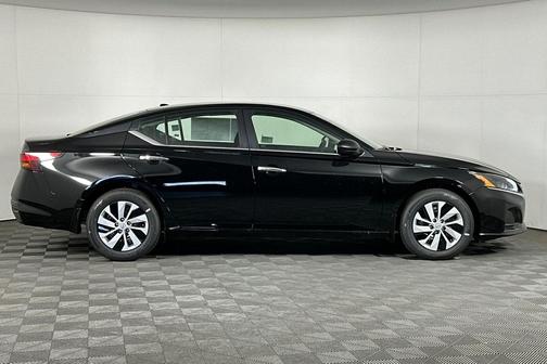 2025 Nissan Altima S FWD