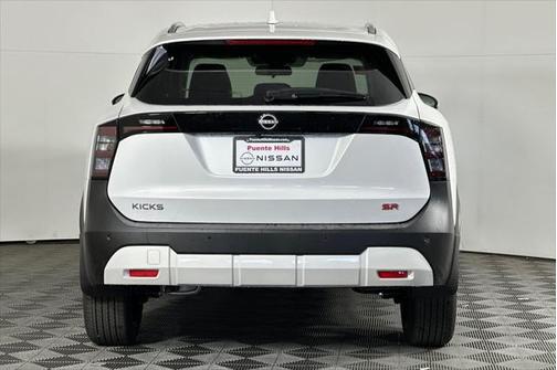 2025 Nissan Kicks SR
