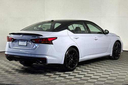 Gray Sky/Super Black 2026 Nissan Altima SR FWD