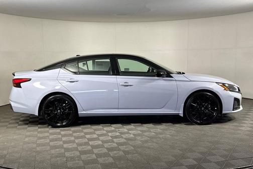 Gray Sky/Super Black 2026 Nissan Altima SR FWD