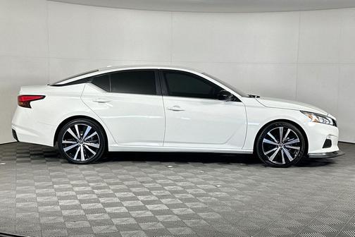 2022 Nissan Altima SR FWD