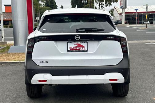 2025 Nissan Kicks SV