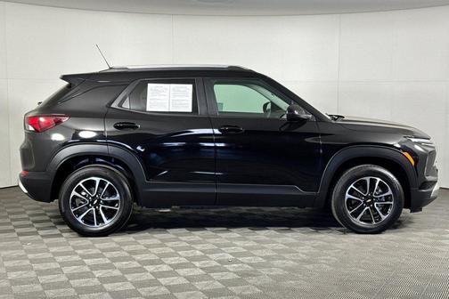 Mosaic Black Metallic 2025 Chevrolet Trailblazer LT