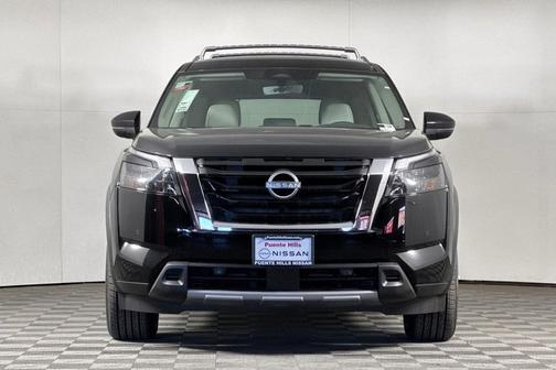 2025 Nissan Pathfinder SL 4WD