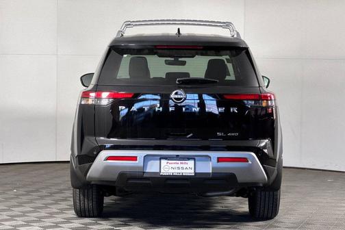 2025 Nissan Pathfinder SL 4WD