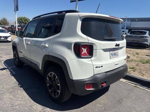 2023 Jeep Renegade Trailhawk