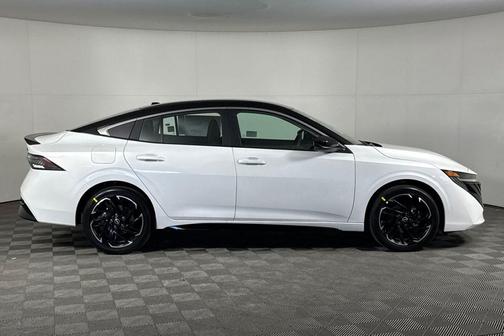Aspen White Tricoat 2026 Nissan Sentra SR