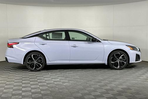 2025 Nissan Altima SR FWD