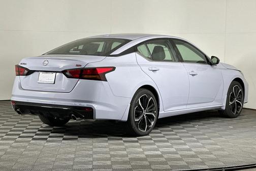 2025 Nissan Altima SR FWD