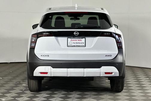 2025 Nissan Kicks SV