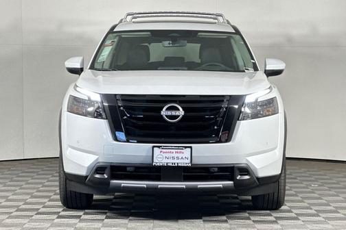 2025 Nissan Pathfinder Platinum FWD