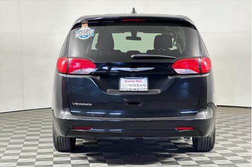 2022 Chrysler Voyager LX