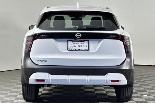 2025 Nissan Kicks SV