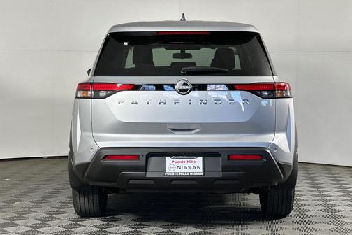 2025 Nissan Pathfinder S FWD