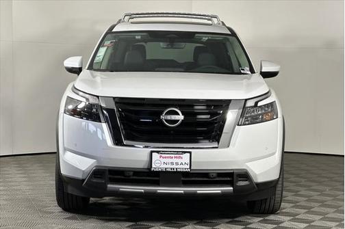 2025 Nissan Pathfinder SL FWD