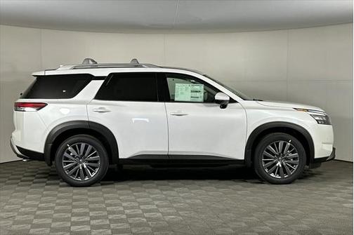 2025 Nissan Pathfinder SL FWD