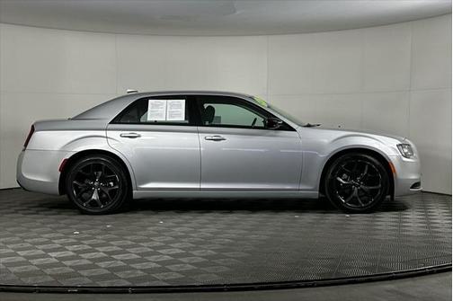 2022 Chrysler 300 Touring