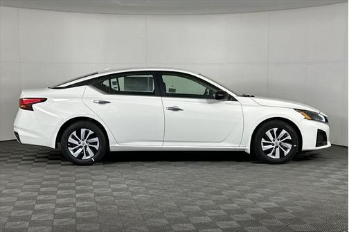 2025 Nissan Altima S FWD