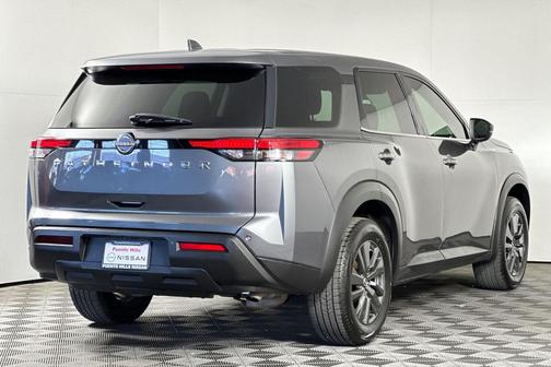 2022 Nissan Pathfinder S 2WD