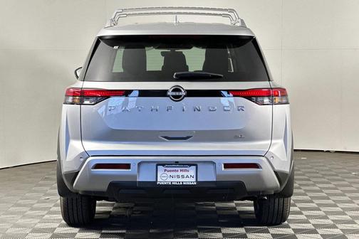 2025 Nissan Pathfinder SL FWD