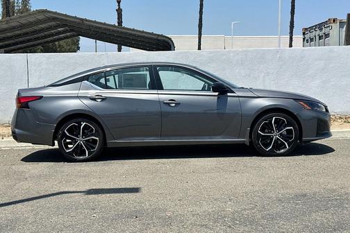 2025 Nissan Altima SR FWD