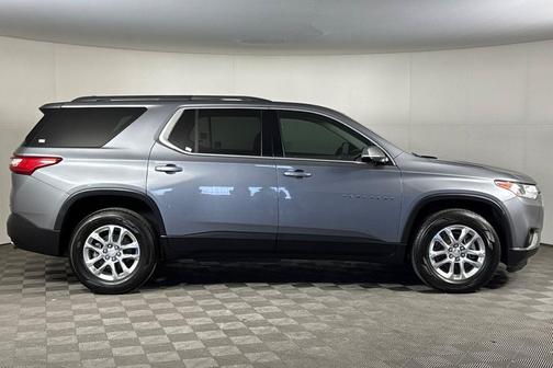 Satin Steel Metallic 2019 Chevrolet Traverse LT Cloth