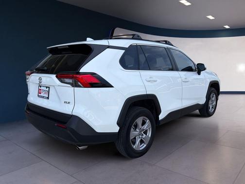 Ice Cap 2025 Toyota RAV4 XLE
