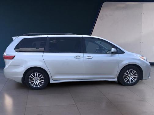 2020 Toyota Sienna XLE