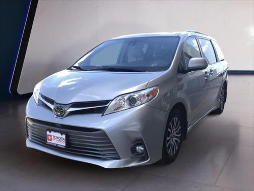 2020 Toyota Sienna XLE