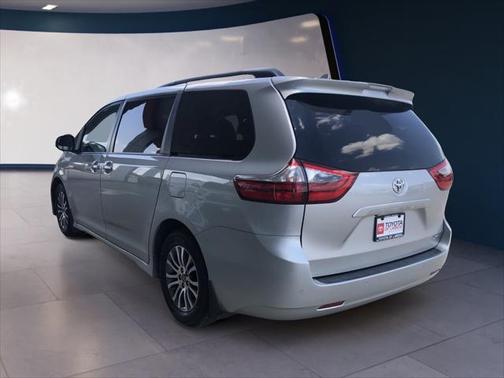 2020 Toyota Sienna XLE