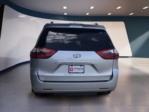 2020 Toyota Sienna XLE