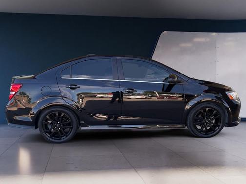 Mosaic Black Metallic 2018 Chevrolet Sonic LT