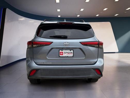 Moon Dust 2023 Toyota Highlander XLE