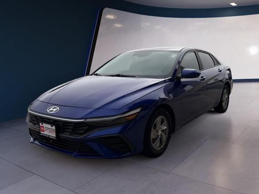 2024 Hyundai ELANTRA SE