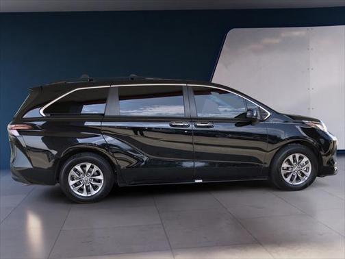 2023 Toyota Sienna XLE 8 Passenger