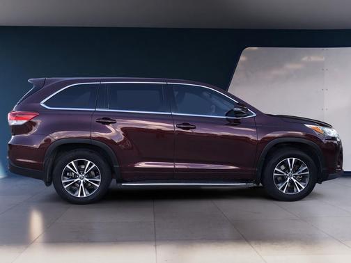 2018 Toyota Highlander LE I4