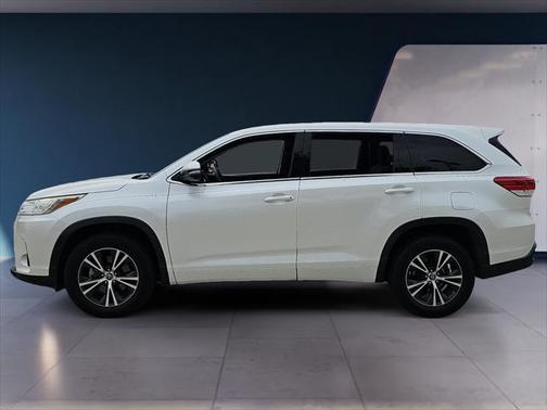 2017 Toyota Highlander LE I4