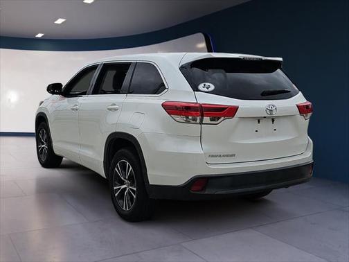2017 Toyota Highlander LE I4