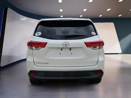 2017 Toyota Highlander LE I4