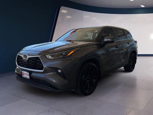Magnetic Gray Metallic 2023 Toyota Highlander LE