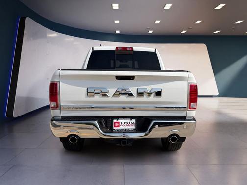 Bright White Clearcoat 2017 RAM 1500 Limited Crew Cab 4x4 5'7' Box
