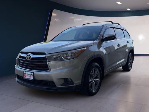 Creme Brulee Mica 2015 Toyota Highlander XLE