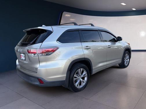 Creme Brulee Mica 2015 Toyota Highlander XLE