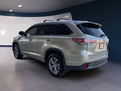 Creme Brulee Mica 2015 Toyota Highlander XLE