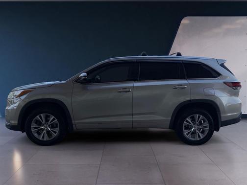 Creme Brulee Mica 2015 Toyota Highlander XLE
