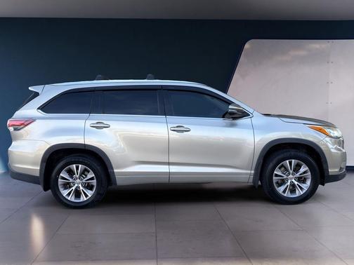 Creme Brulee Mica 2015 Toyota Highlander XLE