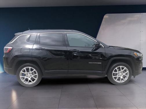 2024 Jeep Compass Latitude Lux