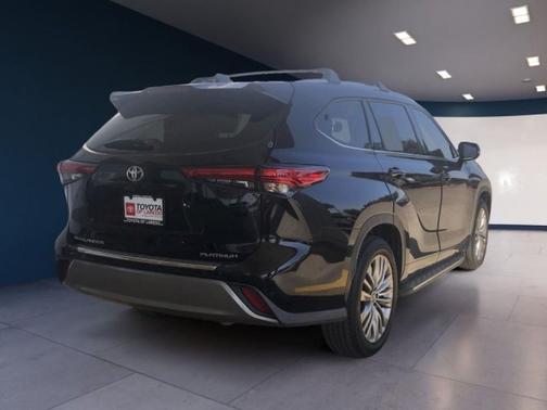 2022 Toyota Highlander Platinum