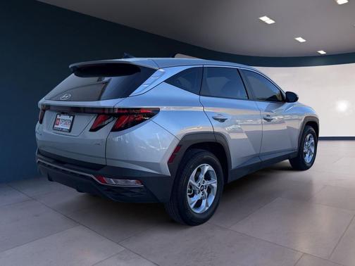 2023 Hyundai TUCSON SE