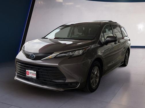 2021 Toyota Sienna LE